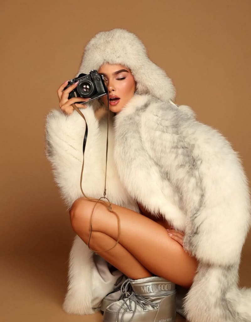 Franceska in sexy outfit