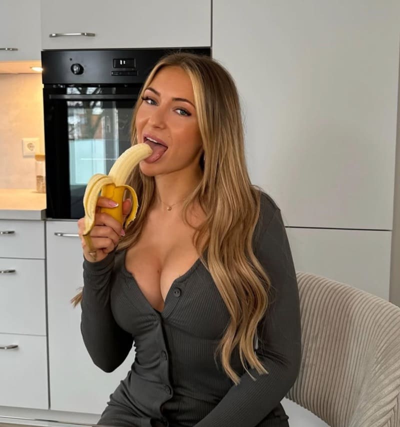 Angelina eat banana