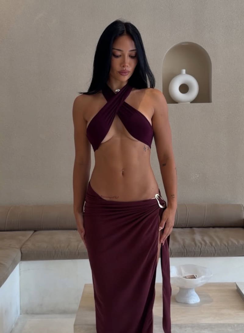 Chloë in tight red skirt and sexy top