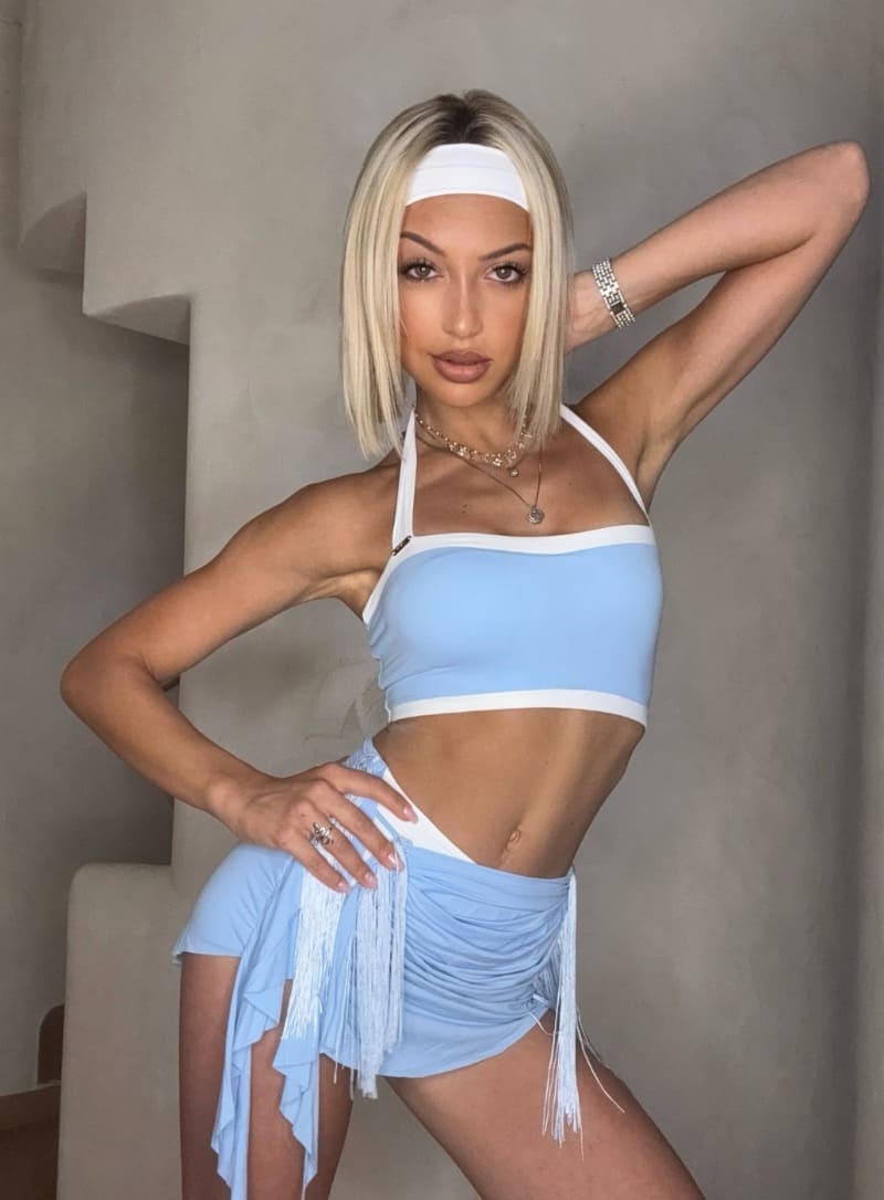 babe in sexy blue tennis outfit