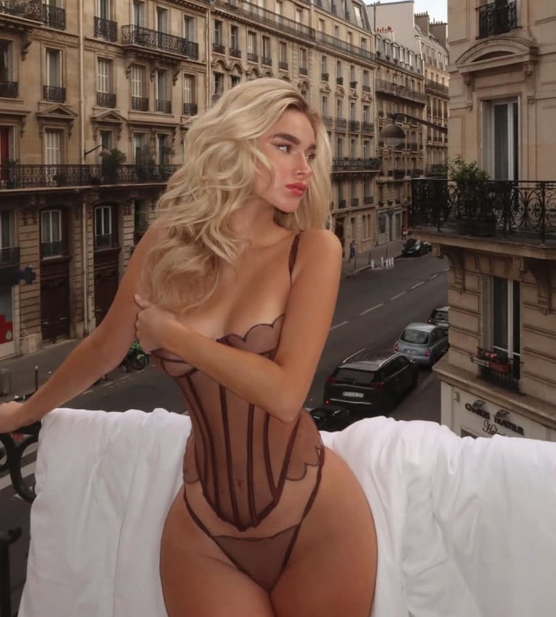 Babe in sexy outfit on street