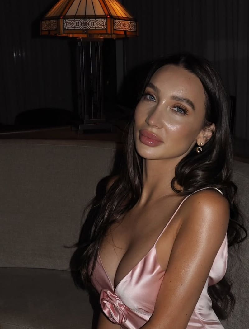 Katrine in pink silk dress