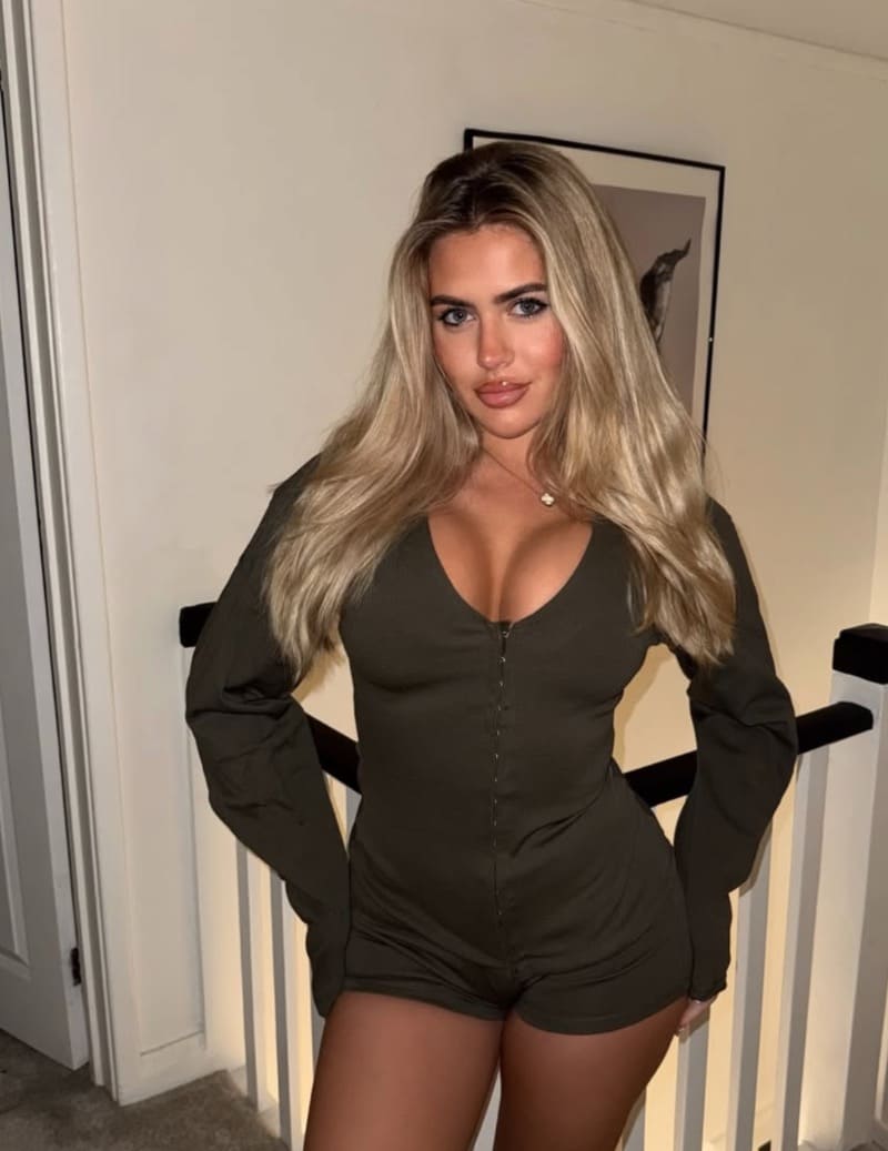 Babe with big boobs in green dress