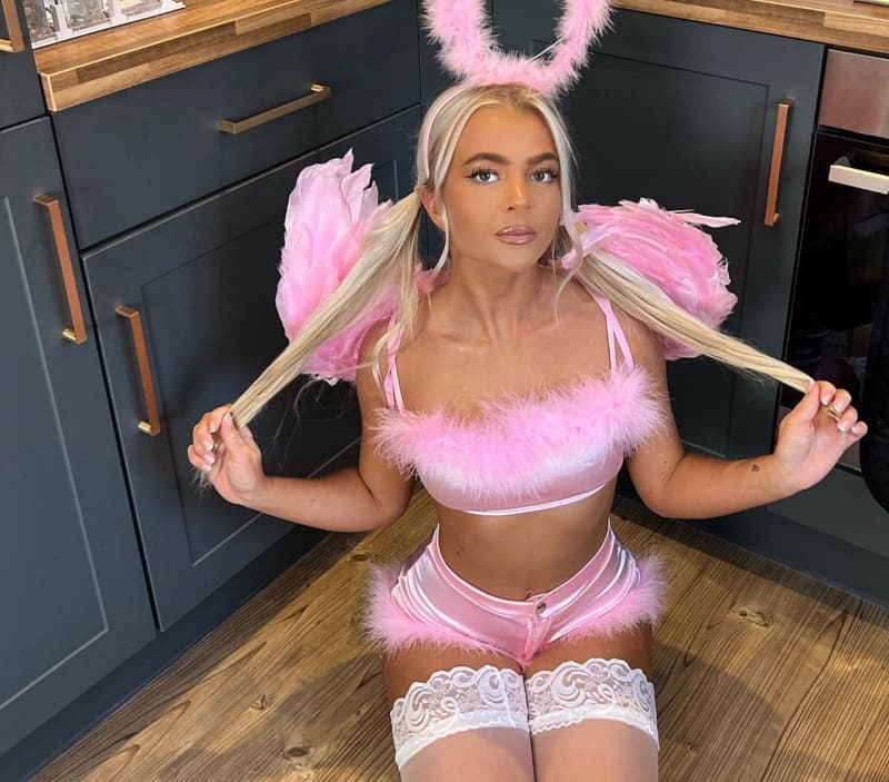 Babe in pink lingerie