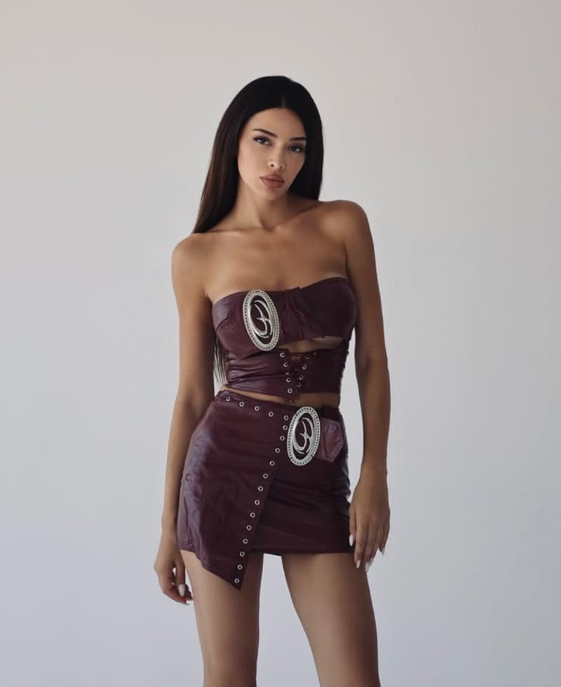 Noniko in red leather