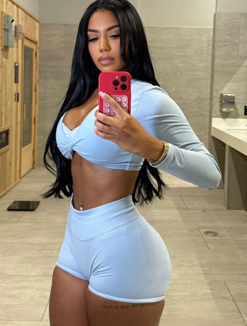 Babe in tight blue outfit