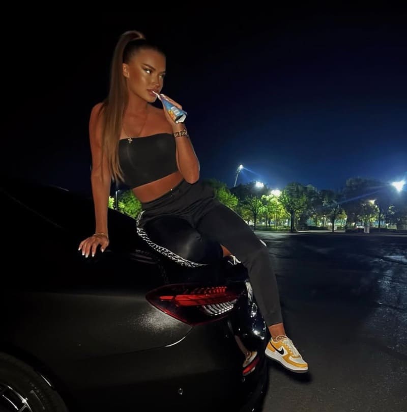 Babe with nice latex pants