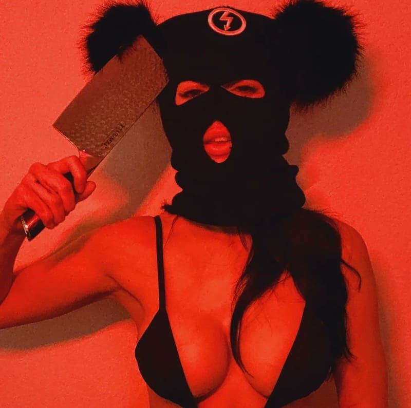 Lexi shows big tits in black lingerie