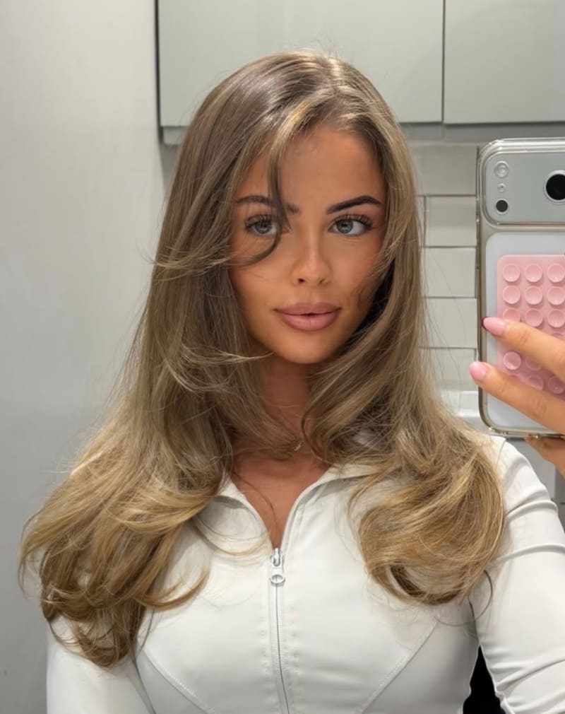 Lilly shows off nice face