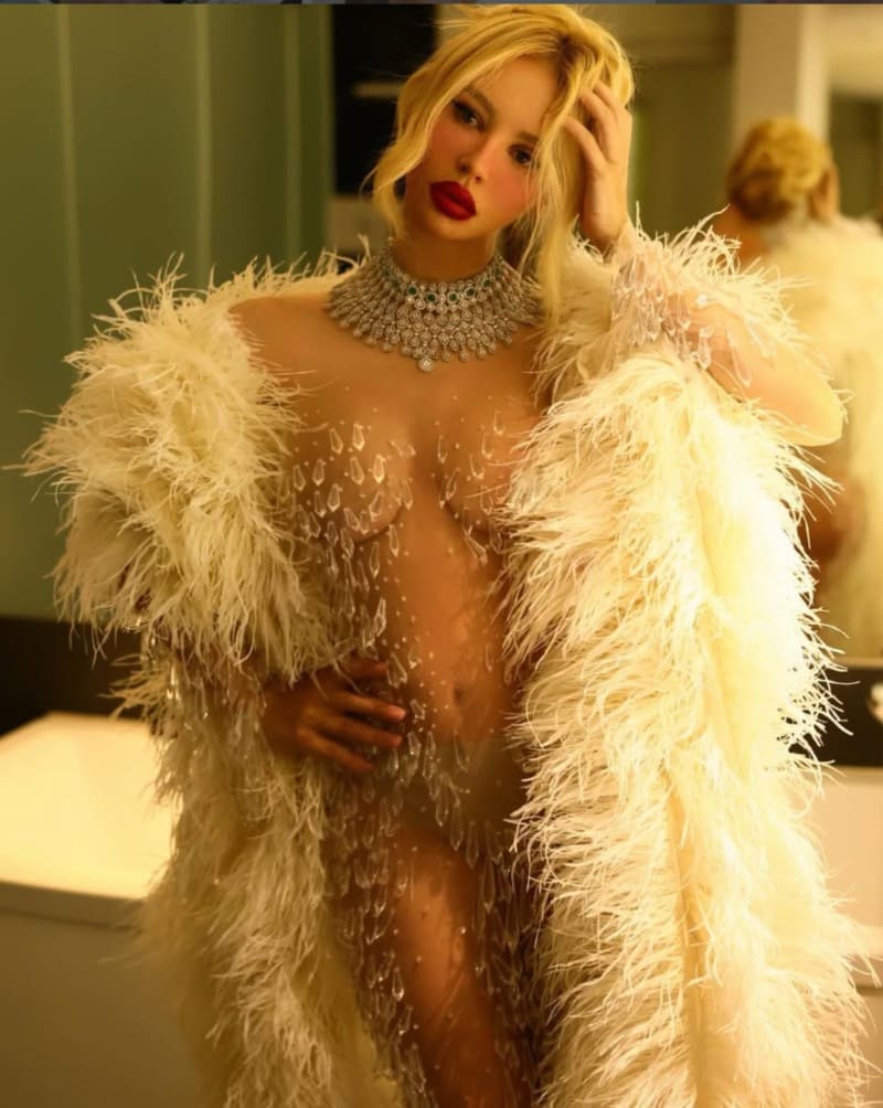 Aurela in sexy nude picture