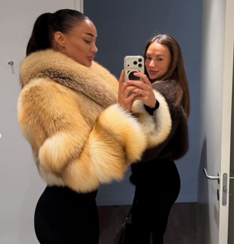 Maja in fur coat