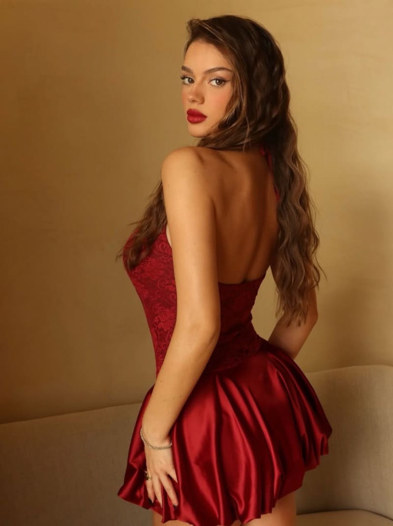 Babe in short red dress
