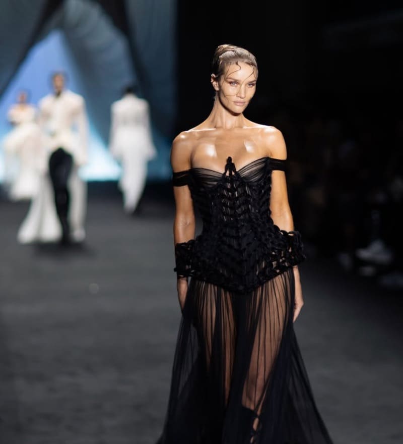 Sexy Rosie in black dress