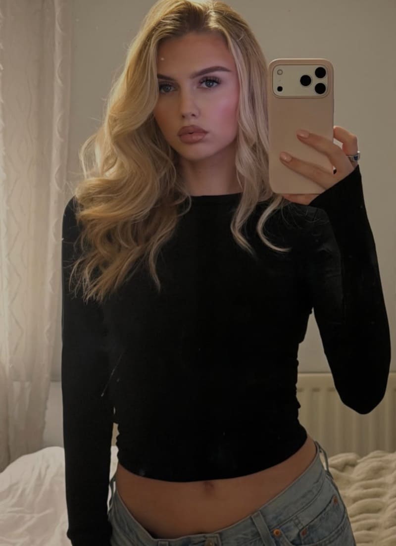 Babe in black outfit