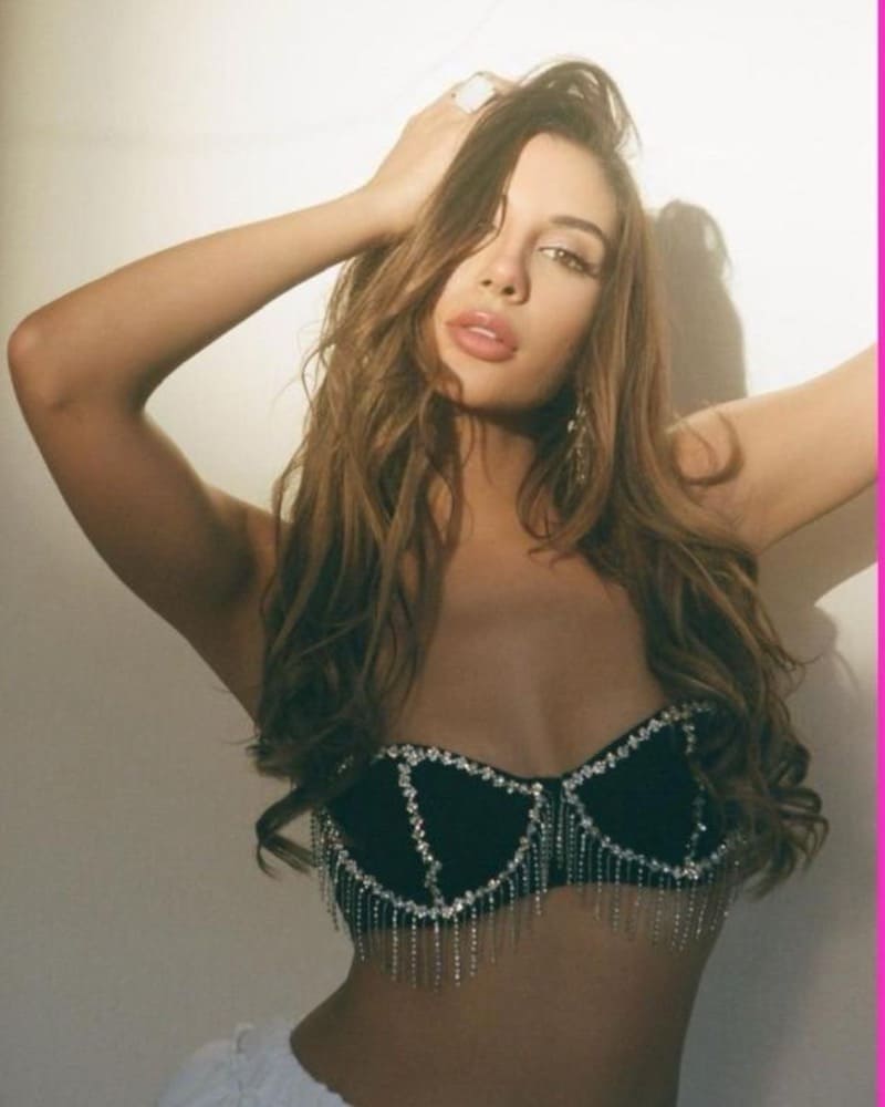 Gianna in sexy cool bra