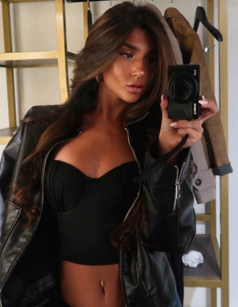 Estelle taking mirror selfie