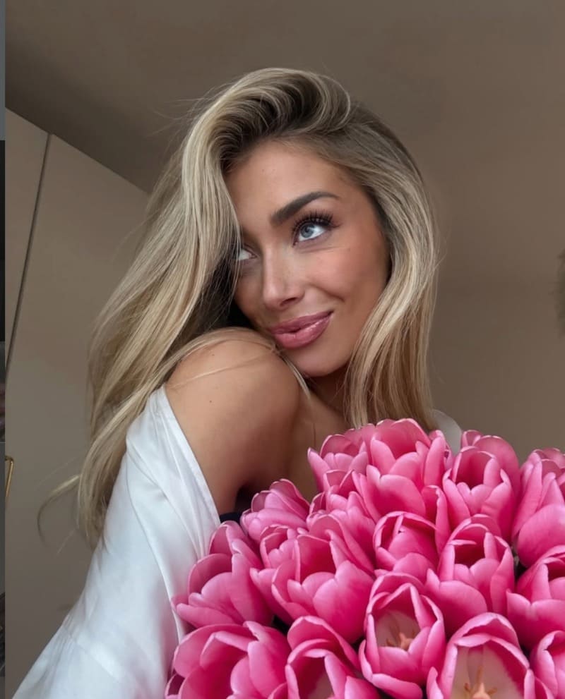 Maria in sexy outfit