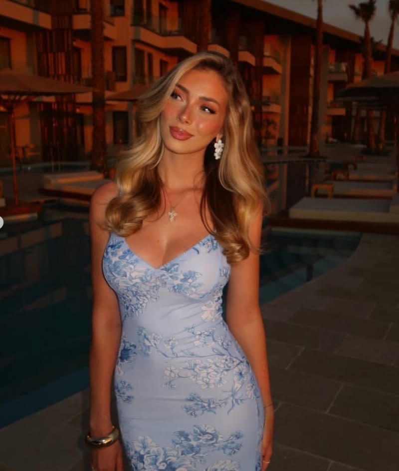 Maria in sexy lingerie