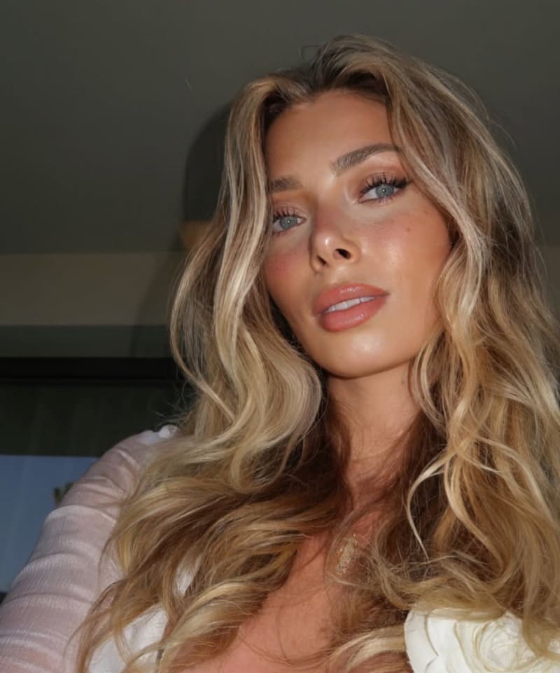 Hot babe taking selfie