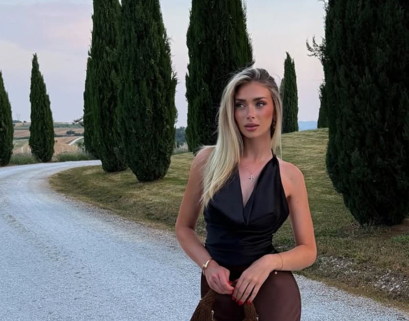 Maria in sexy tight dress