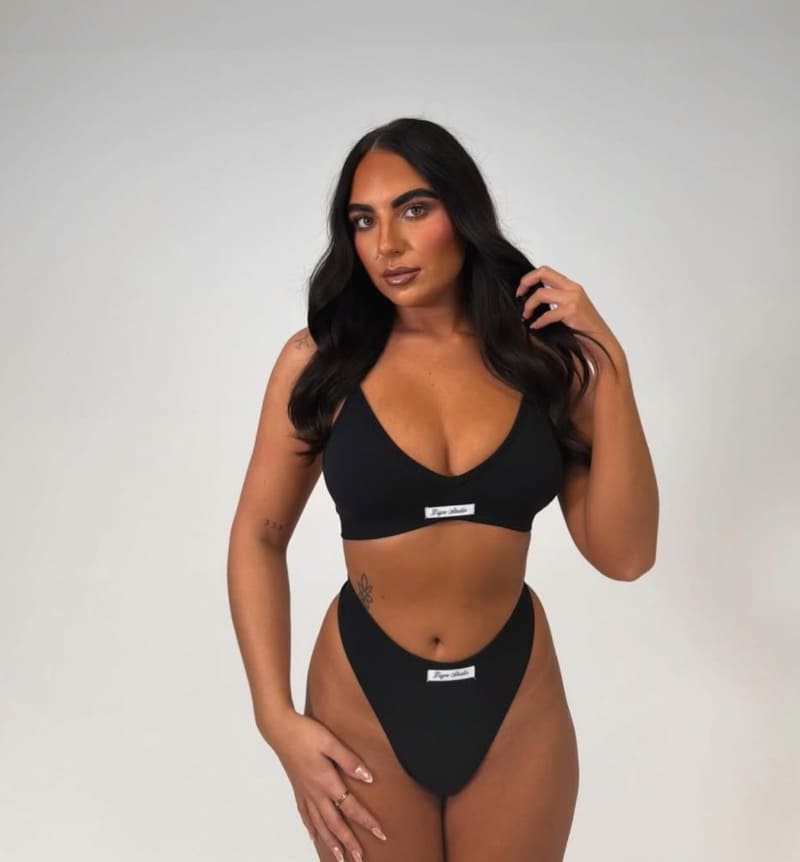 Ellana in sport outfit