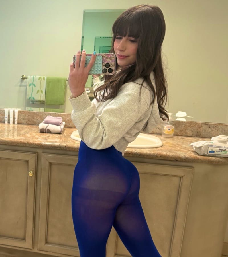 babe in tight leggings