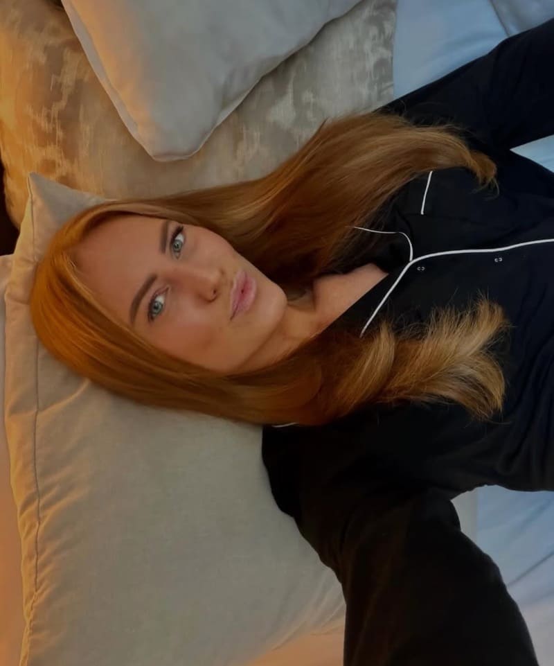 Jullietta in sexy outfit