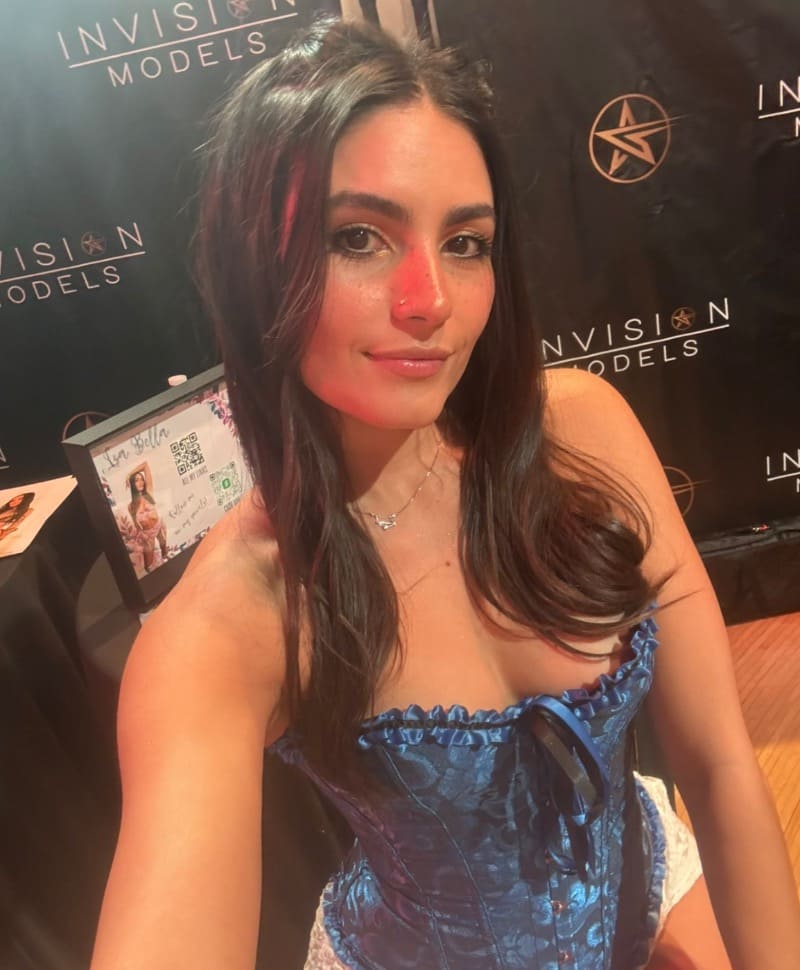 Isa in sexy blue dress