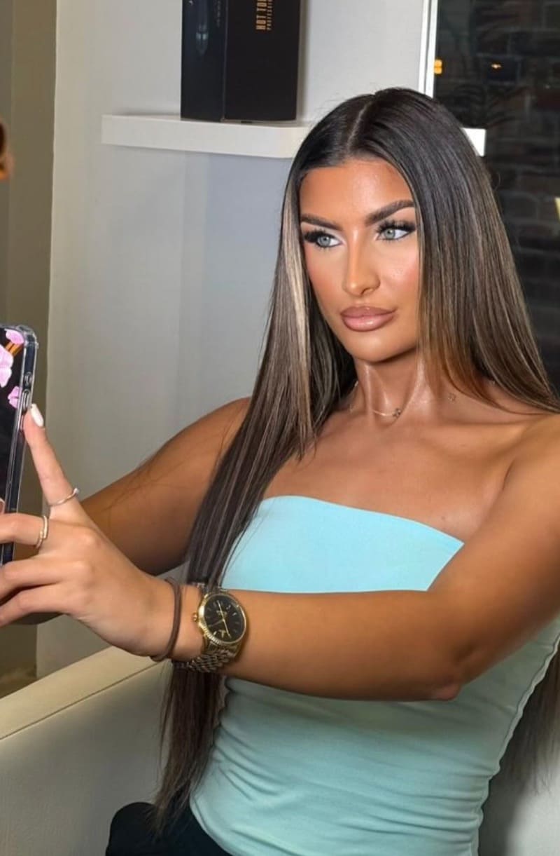 Karolina in sexy blue top