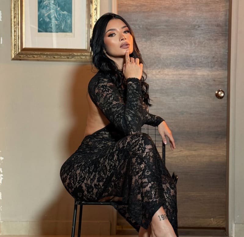 Salome in tight black