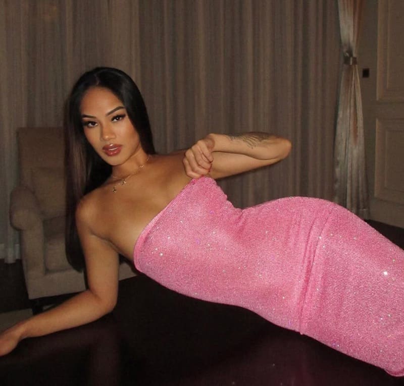 Babe in pink tight dress