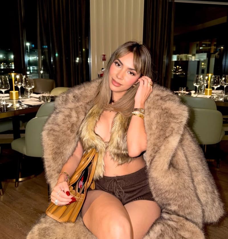 Gurneet in sexy outfit