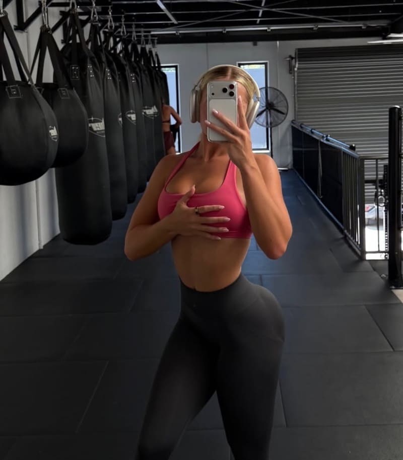 Finlay shows off sexy fit body