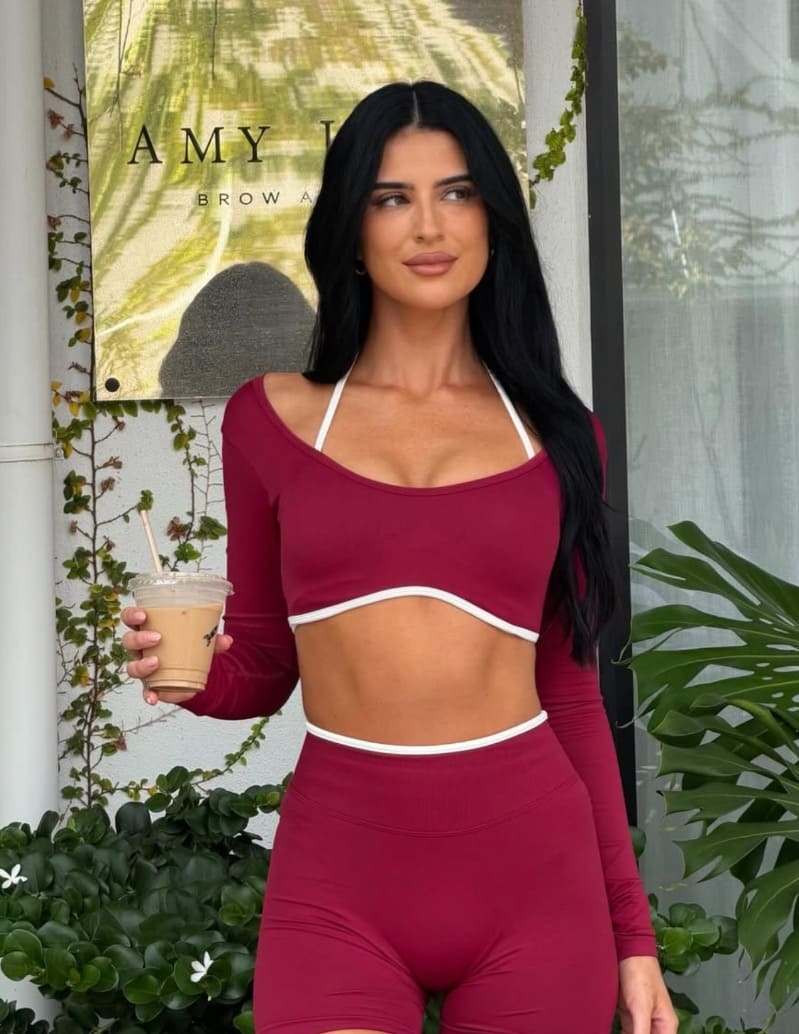 babe in tight outfit