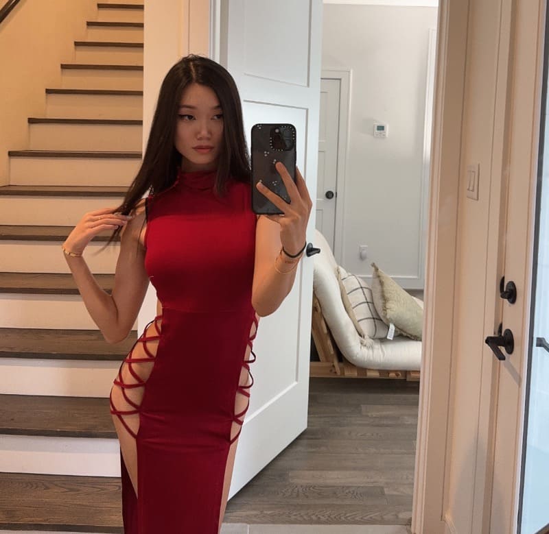 Babe in tight red dress
