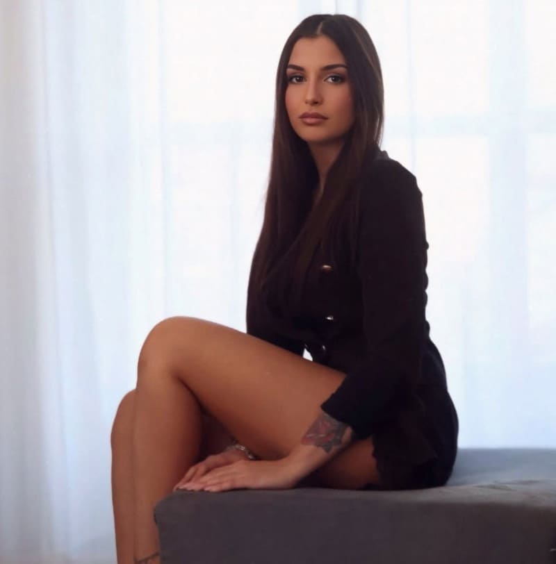 Sexy brunette with nice