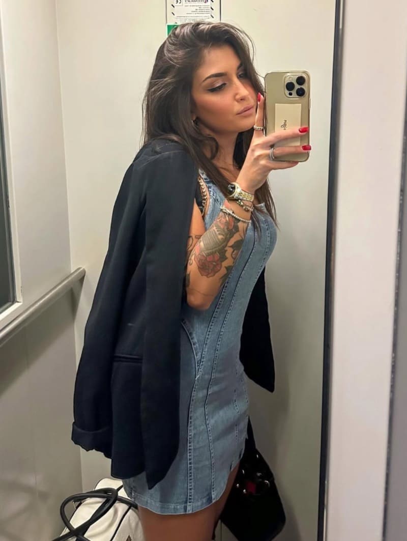 Giorgia in jeans outfit