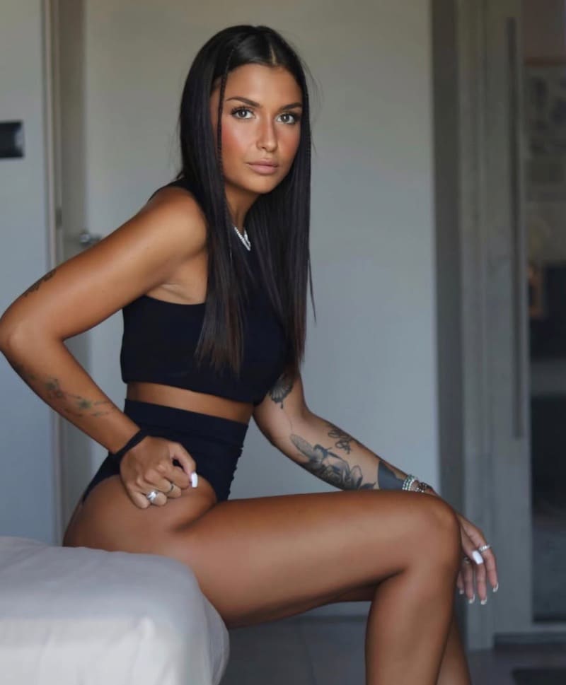 Giorgia in sexy lingerie