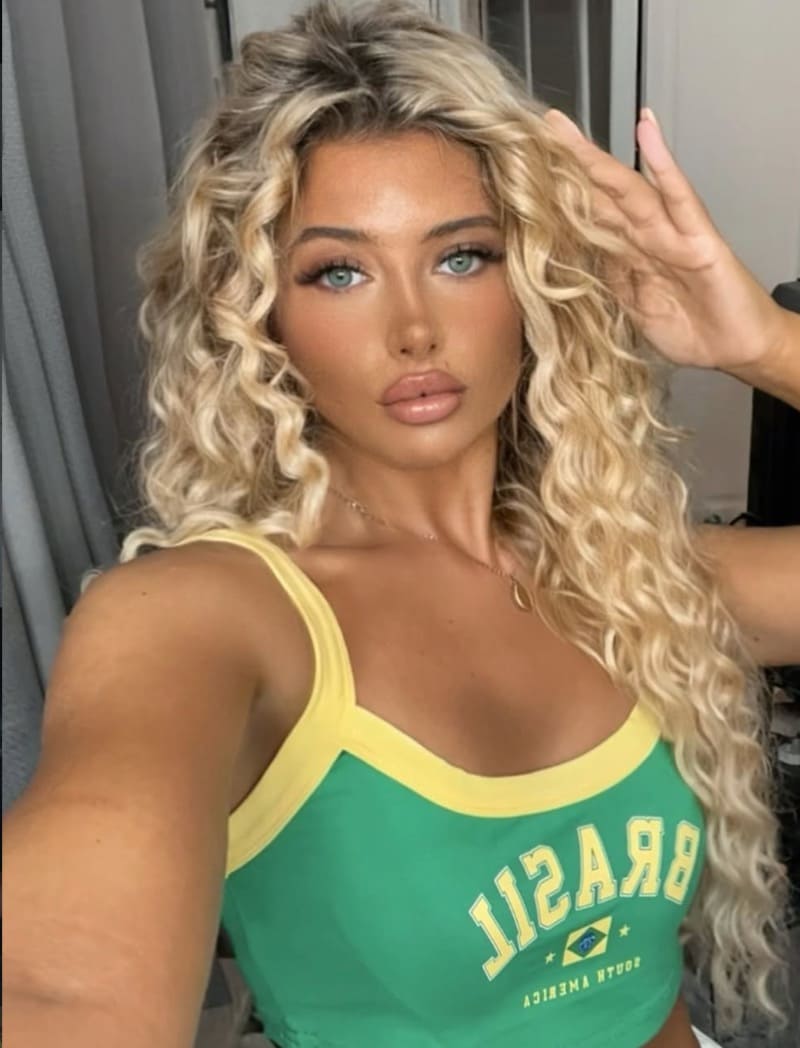 Jasmin in brazil outfit