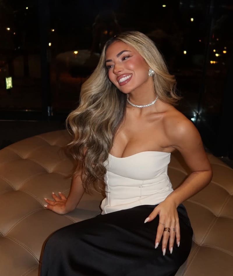 Hot model in mini top