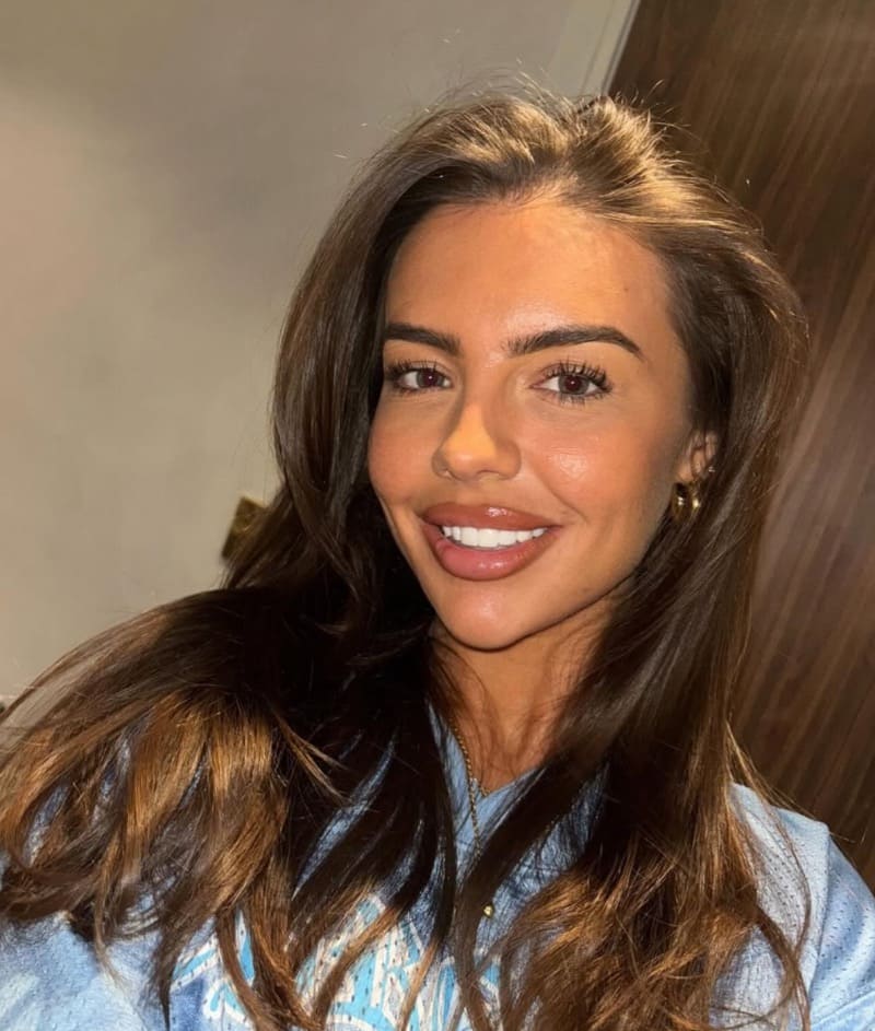 Sexy model with nice smile