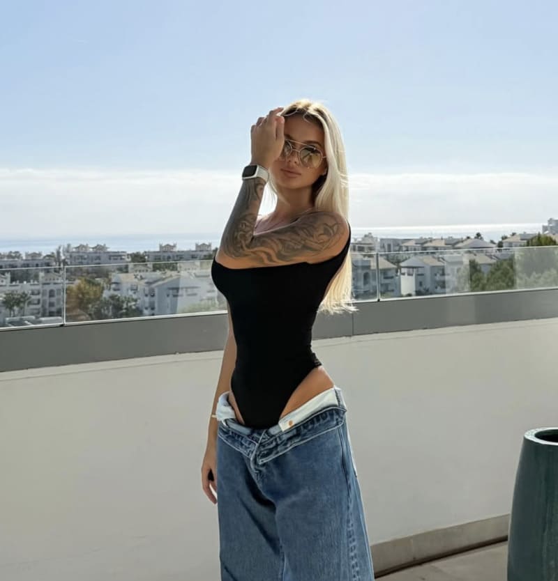 Anna in tight black top