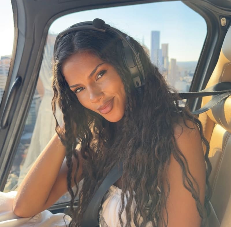 Jasmine in helicopter