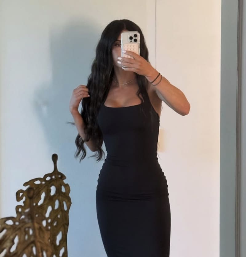 Babe in black tight dress