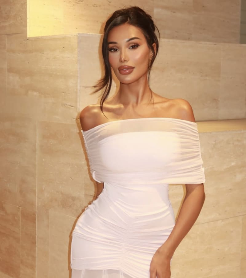 Babe in nice dress