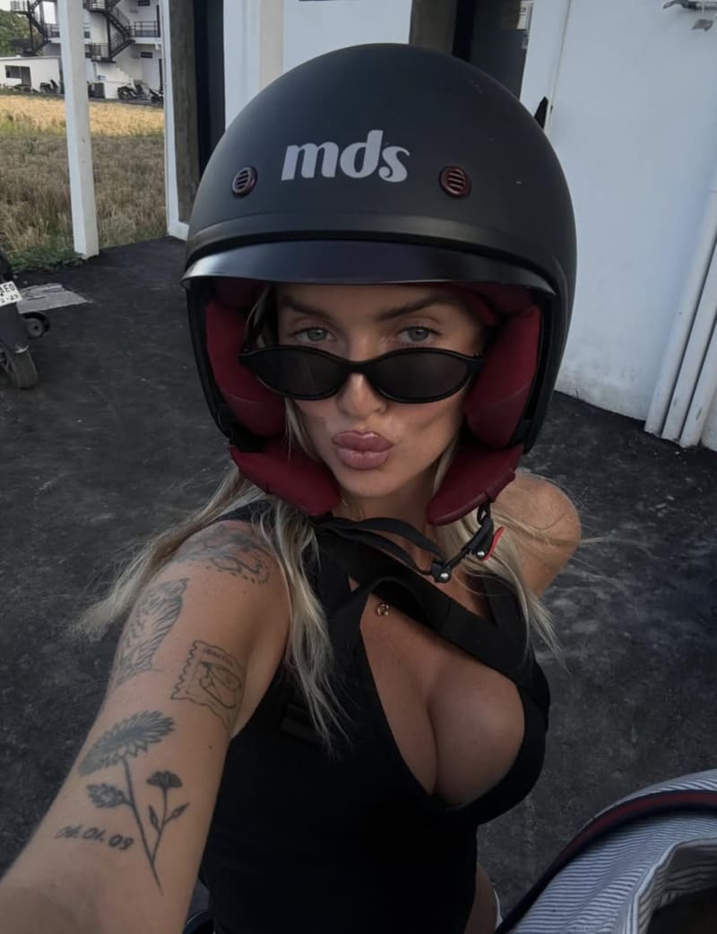Blonde babe with big tits