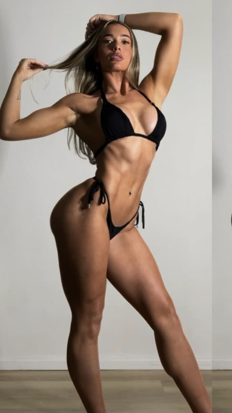 Kaylah in sexy bikini