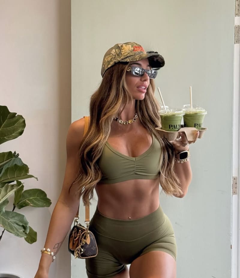 Kaylah in sexy green sport outfit