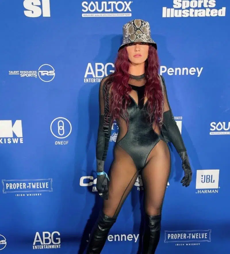 Alysha Newman posando sexy.