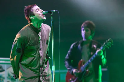 Oasis en concierto antes de su separación.